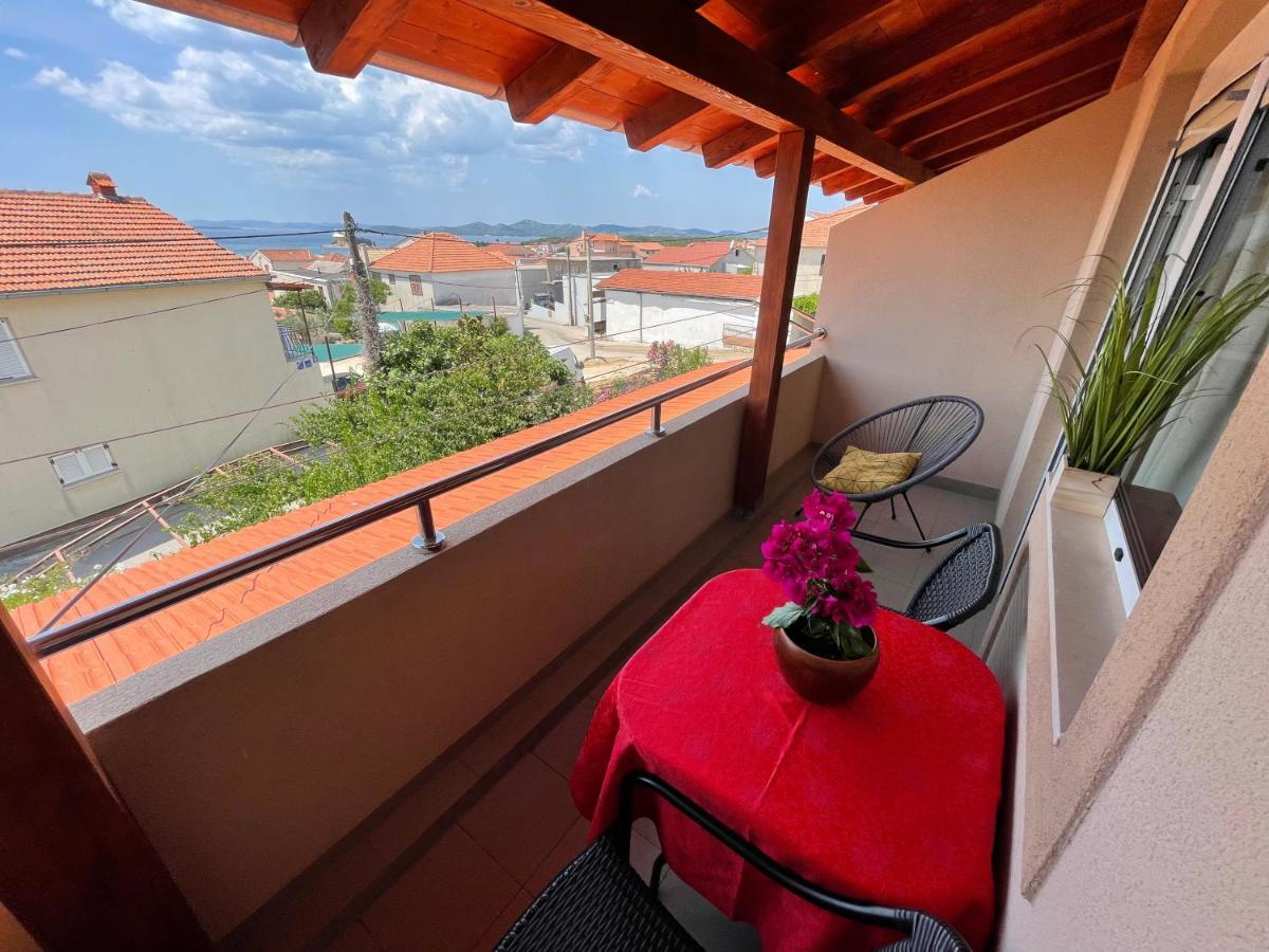 Apartments Iva Pakoštane Eksteriør billede