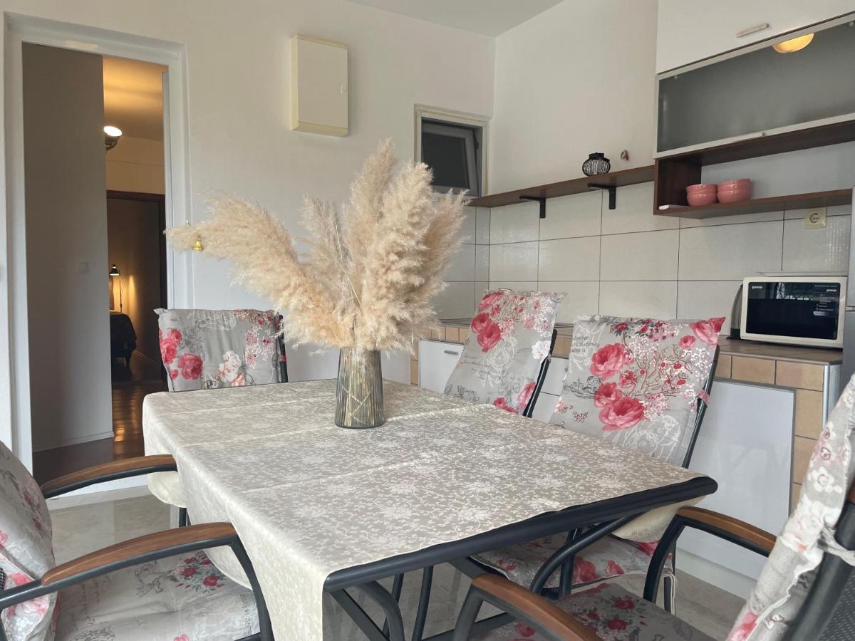 Apartments Iva Pakoštane Eksteriør billede