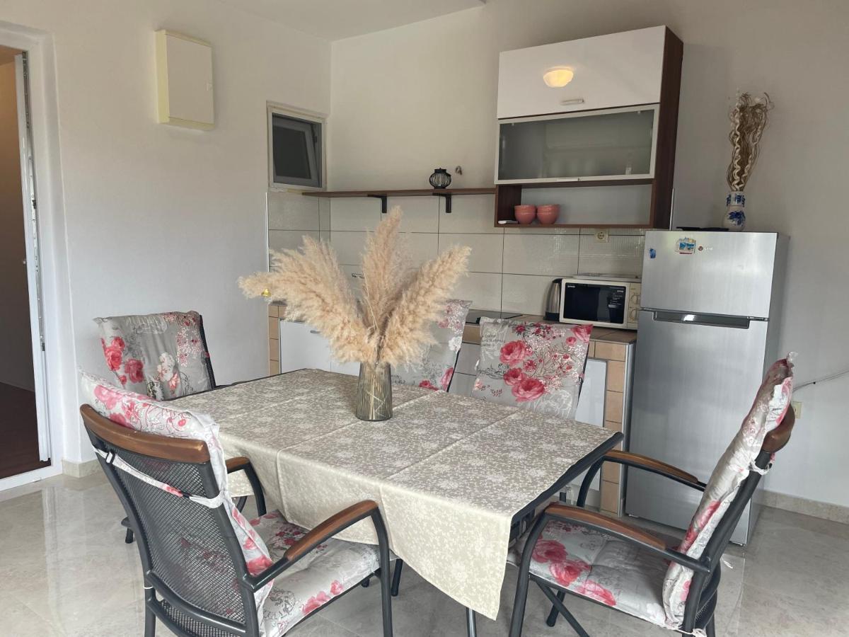 Apartments Iva Pakoštane Eksteriør billede